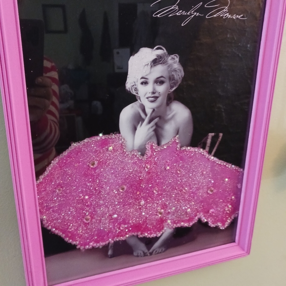 Marilyn Monroe  Pink Glittering Dress 8.5x11 Art Print Framed - Picture 3 of 6